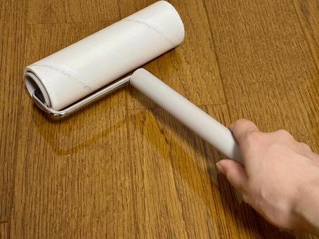 コロコロテープで綺麗にする コロコロテープで綺麗にする 粘着テープ,コロコロ,お掃除の写真素材