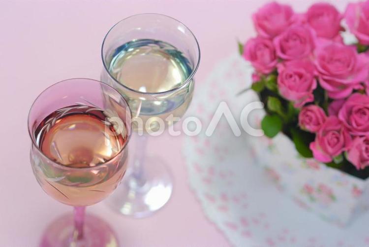 ペアのワイングラス ドリンク,グラス,バラの写真素材