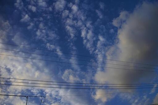 朝焼けの残る空 朝焼けの残る空の写真