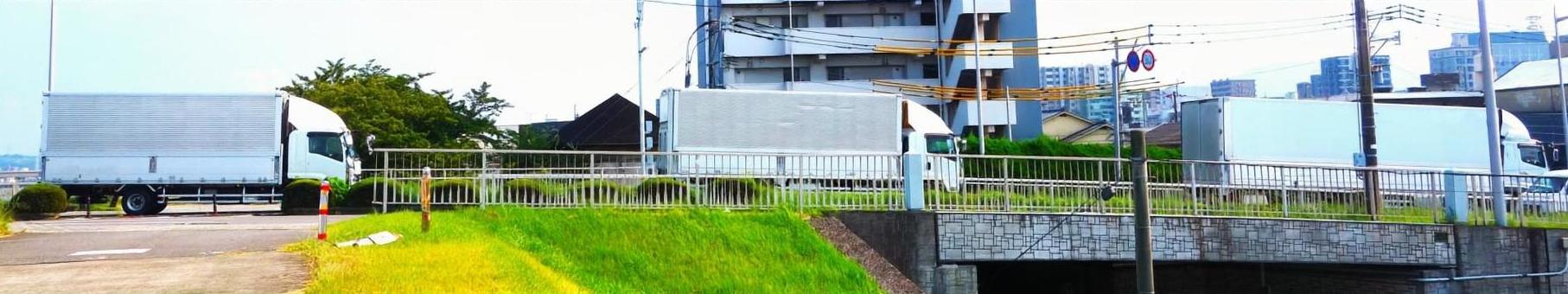 トラック、三連続 トラック、三連続の写真