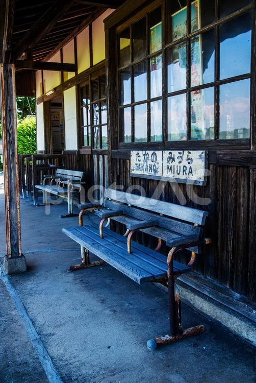 田舎の駅　因美線美作滝尾駅 駅,駅舎,ホームの写真素材
