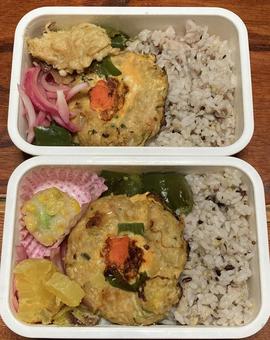 大きなハンバーグ弁当〜卵とにんじん 大きなハンバーグ弁当〜卵とにんじん 節約弁当,弁当,手作り弁当の写真素材