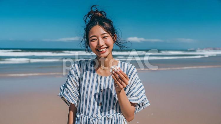 青空と海を背景にした女性の笑顔 女性,日本人,笑顔の写真素材