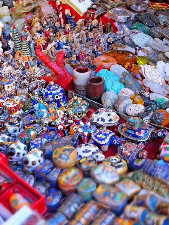 アジアの小物たち 中国,屋台,お土産の写真素材