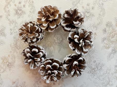 松ぼっくりのリース 松ぼっくり,リース,クリスマスの写真素材