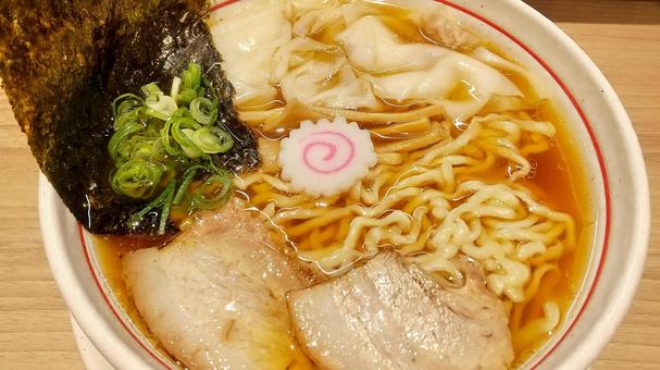 ワンタン麺 ワンタン麺,拉麺,麺類の写真素材