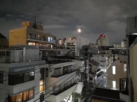 都会 高所より 北新宿 住宅街 月 都会 高所より 北新宿 住宅街 月 月,夜,ビルの写真素材