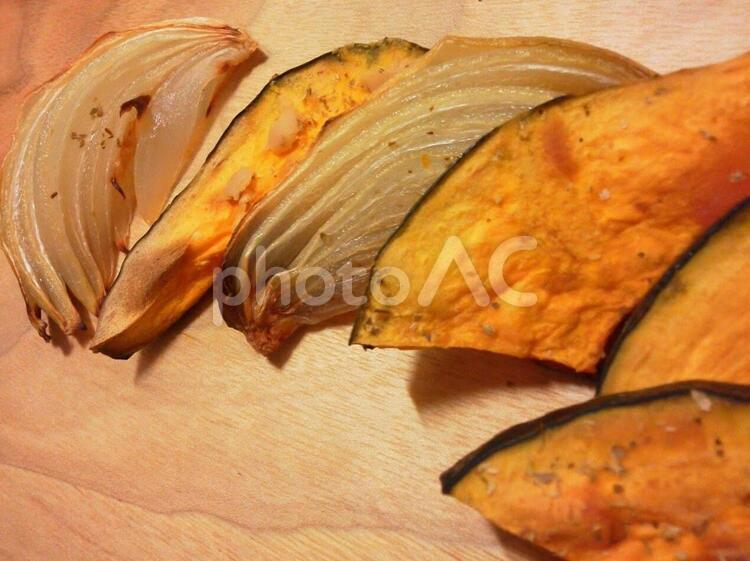 オーブンで焼いた玉ねぎとカボチャ オーブン,焼いた,玉ねぎの写真素材