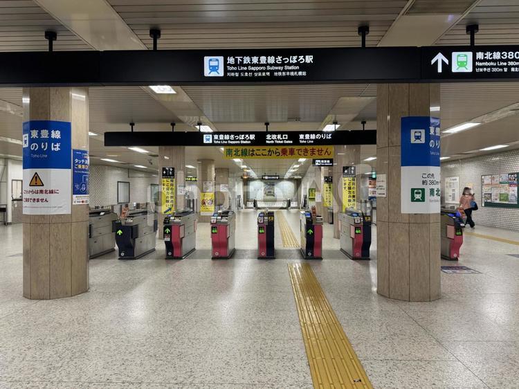 地下鉄東豊線　さっぽろ駅の改札口 さっぽろ駅,地下鉄,東豊線の写真素材