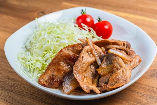 生姜焼きと千切りキャベツの盛り付け 生姜焼きと千切りキャベツの盛り付け 生姜焼き,豚肉,炒め物の写真素材
