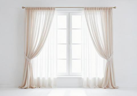 透け感のあるカーテンがある窓（ドレープ）の写真