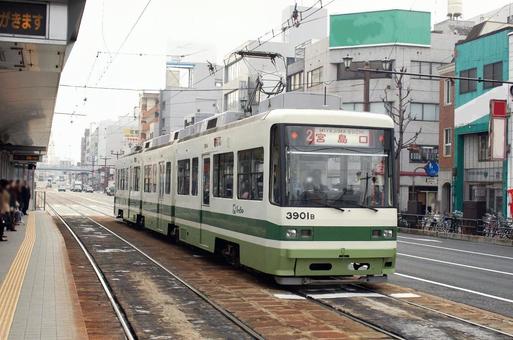 路面電車 広島 路面電車 広島 鉄道,ローカル線,田舎の写真素材