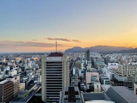 県庁から望む夕方の静岡市役所と市街地 静岡市,都市,都会の写真素材