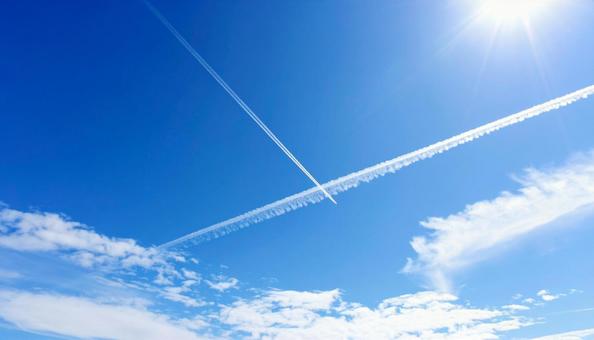 飛行機雲と青空 飛行機雲と青空の写真
