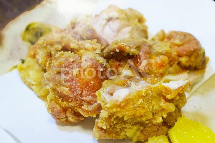 鶏肉の竜田揚げとレモン 竜田揚げ,鶏肉の竜田揚げ,肉料理の写真素材