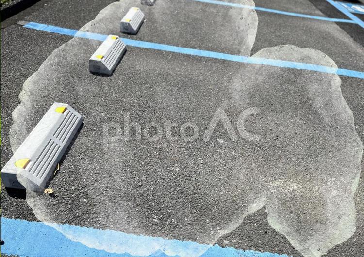 駐車場　モダン 駐車場,駐輪場,アスファルトの写真素材