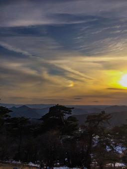 雪解けの空に春が滲む 雪解けの空に春が滲むの写真