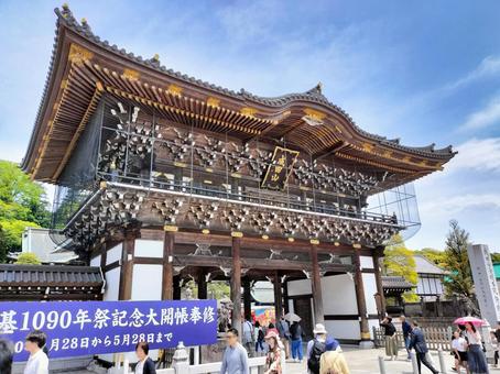 成田山新勝寺の総門 表参道左から 成田山新勝寺の総門 表参道左から 成田山,新勝寺,総門の写真素材