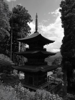 長野県-大法寺-国宝-三重塔-白黒 長野県-大法寺-国宝-三重塔-白黒の写真