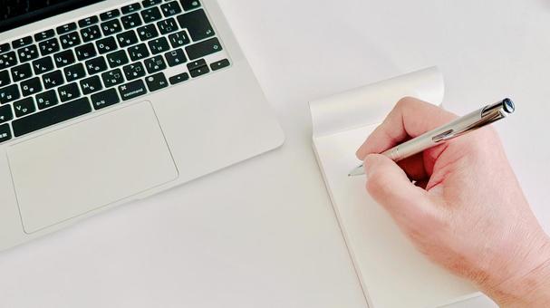 メモをとる男性の手元　ビジネスシーン ビジネス,人物,検索の写真素材