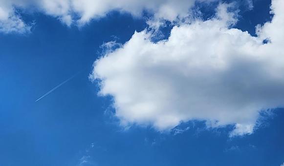 ひこうき雲と青空 ひこうき雲と青空の写真