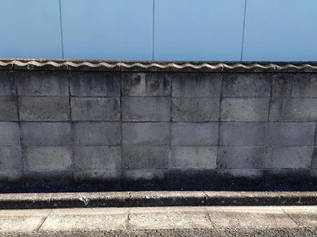 低いブロック塀 ブロック,ブロック積,ブロック塀の写真素材