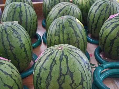八百屋さんの「すいか」 八百屋さんの「すいか」の写真