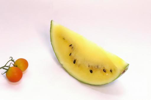 小玉スイカ収穫カット 小玉スイカ収穫カットの写真