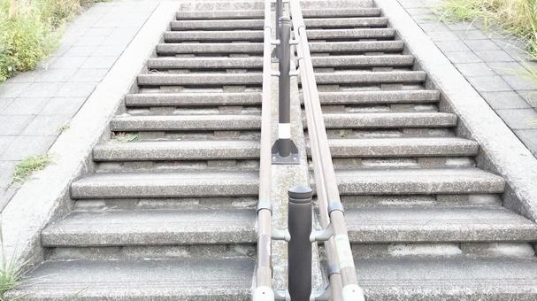土手へ続く階段 土手へ続く階段の写真