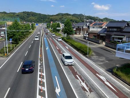 歩道橋の上から見る国道 歩道橋の上から見る国道 国道,バイパス,車の写真素材