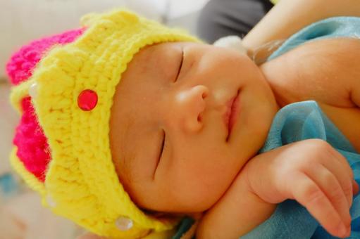 クラウンのあかちゃん 生後４週,赤ちゃん,０歳の写真素材