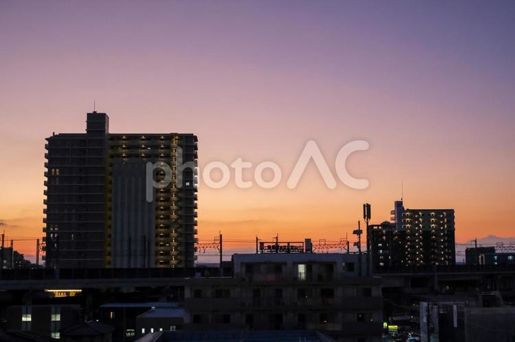 マジックアワーと住宅街 マジックアワー,夕焼け,夕日の写真素材