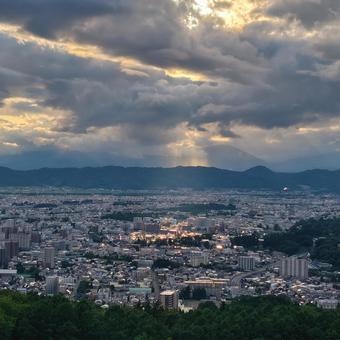 陽光差す街並み 陽光差す街並みの写真