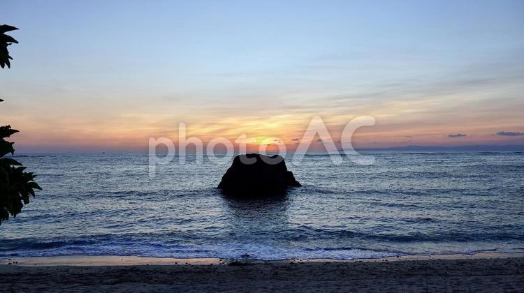 伊是名島　満潮時の東海岸の朝の風景 伊是名,海,東海岸の写真素材