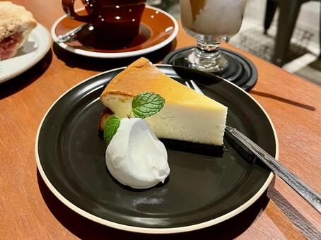 カフェ巡り　チーズケーキ　ティータイム カフェ巡り,チーズケーキ,ティータイムの写真素材