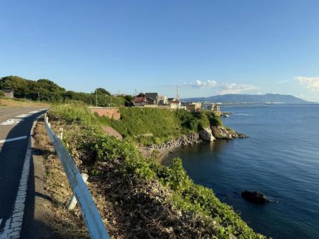 日本海沿いの道路 福井県 東尋坊手前 日本海沿いの道路 福井県 東尋坊手前 日本海,水平線,道路の写真素材