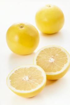 新鮮なグレープフルーツ 新鮮なグレープフルーツの写真