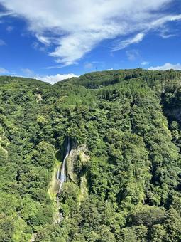 九重夢大吊橋からの滝と虹 九重夢大吊橋からの滝と虹 九重夢大吊橋,滝,虹の写真素材