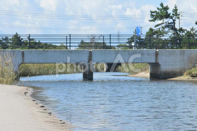 風景　小さな橋 海,橋,風景の写真素材