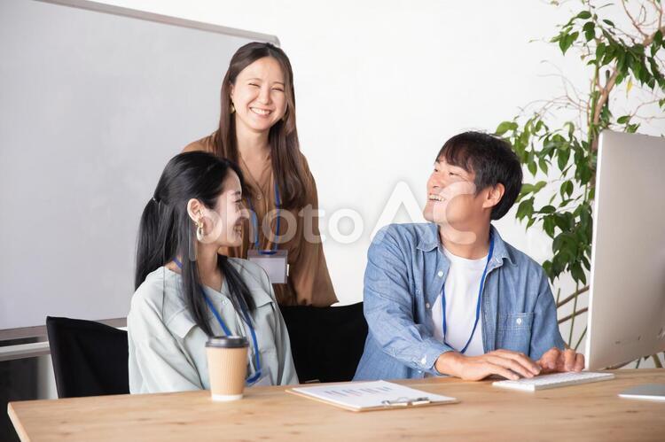 休憩・会議・ミーティング・打ち合わせ 休憩,ミーティング,ビジネスの写真素材