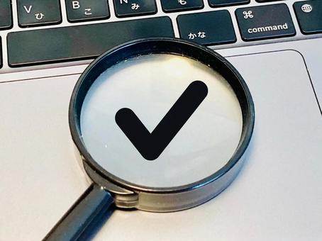 わからないことはネットで調べる わからないことはネットで調べる チェック,レ点,虫眼鏡の写真素材