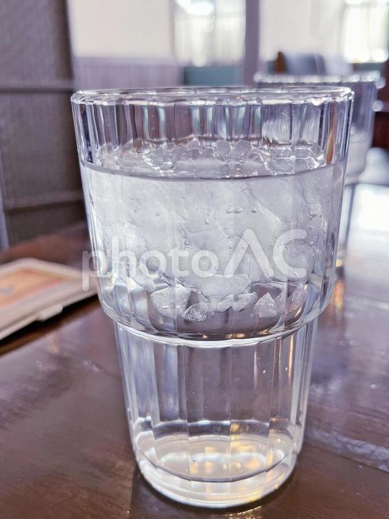 お冷　グラスのお水　涼し気　氷水 グラス,お水,氷水の写真素材