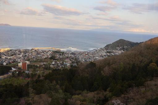 函館山降る途中の夕焼け 函館山降る途中の夕焼け 函館,函館山,函館観光の写真素材