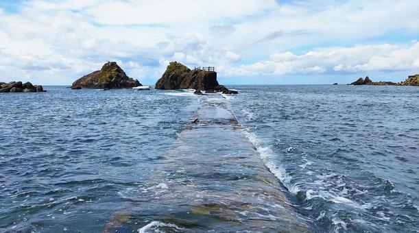 海まで続く道「カモメ島」 海,道,橋の写真素材