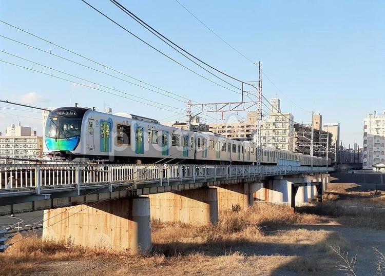 東急東横線での西武鉄道車両 鉄道,東急東横線,西武鉄道の写真素材