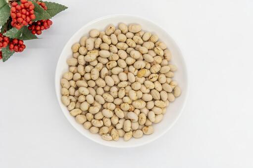 煎り大豆と南天の飾り 煎り大豆,大豆,豆の写真素材