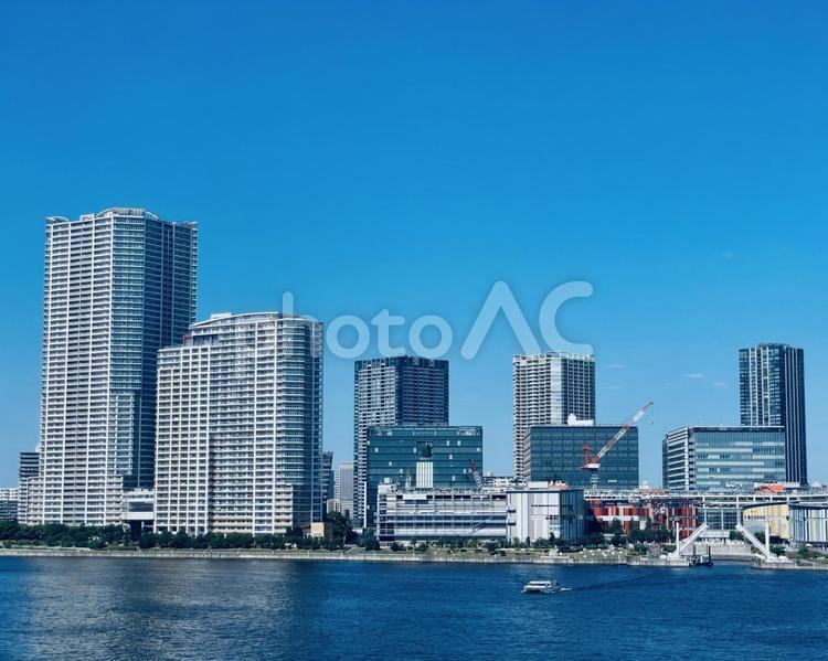 タワーマンションのある都市風景 タワーマンション,街並み,ウォーターフロントの写真素材