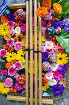 秋の花手水 バラ,カラフル,薔薇の写真素材