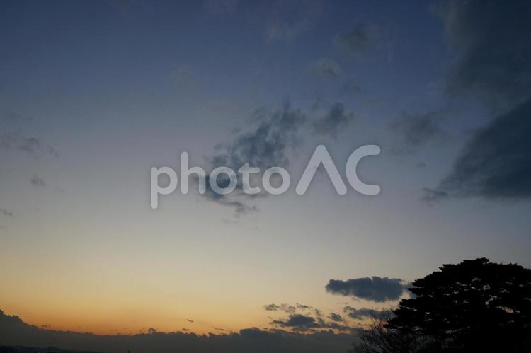 夕暮れ時の空 (不動橋) 夕暮れ,景色,冬の写真素材