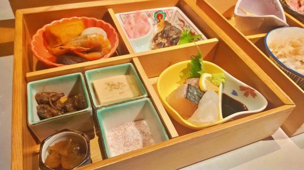 冬の和食御膳と鍋料理 冬の和食御膳と鍋料理の写真